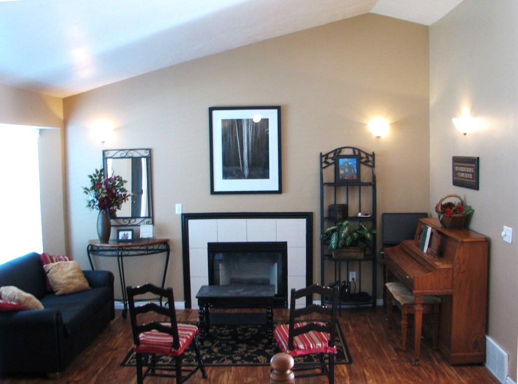 2671 N 270 E - Photo 2 of 12