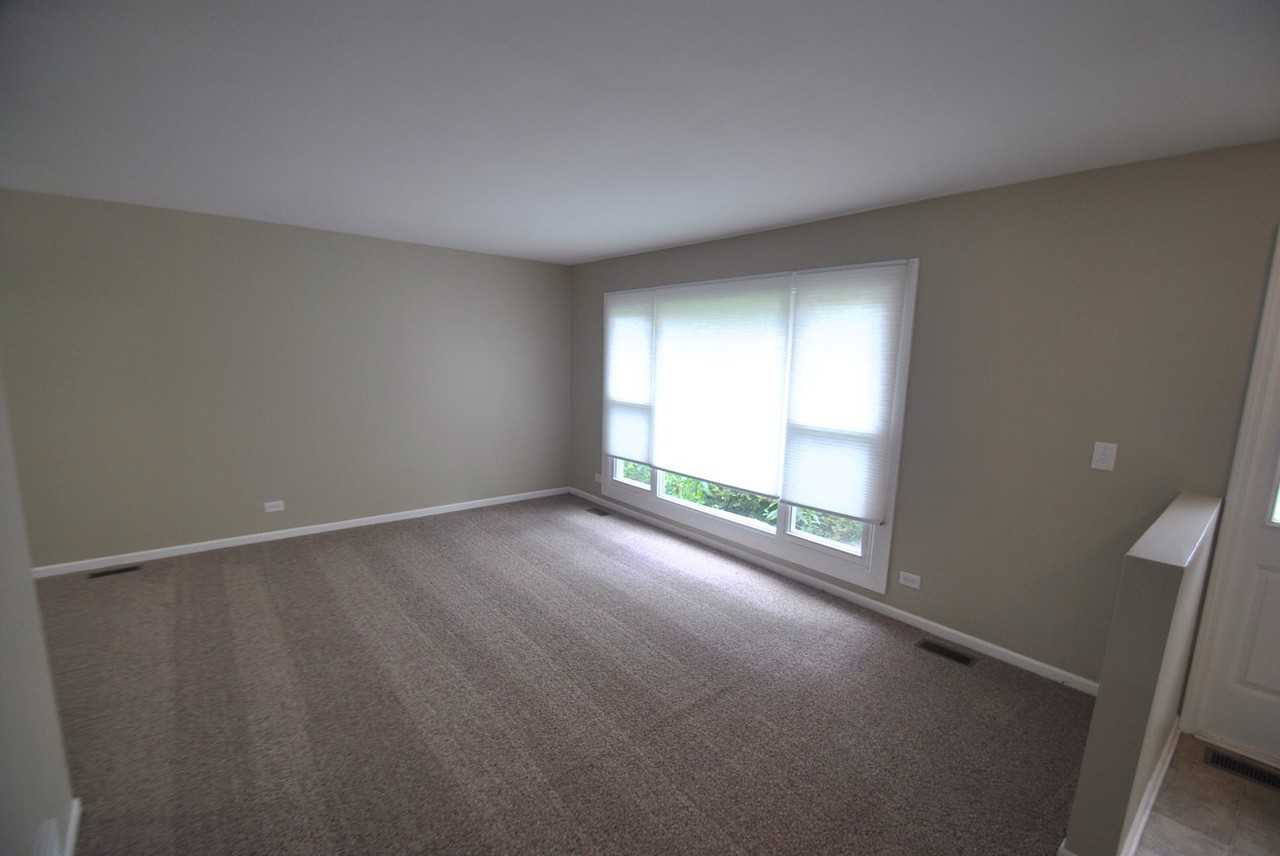 25076 Virginia Ave - Photo 2 of 8