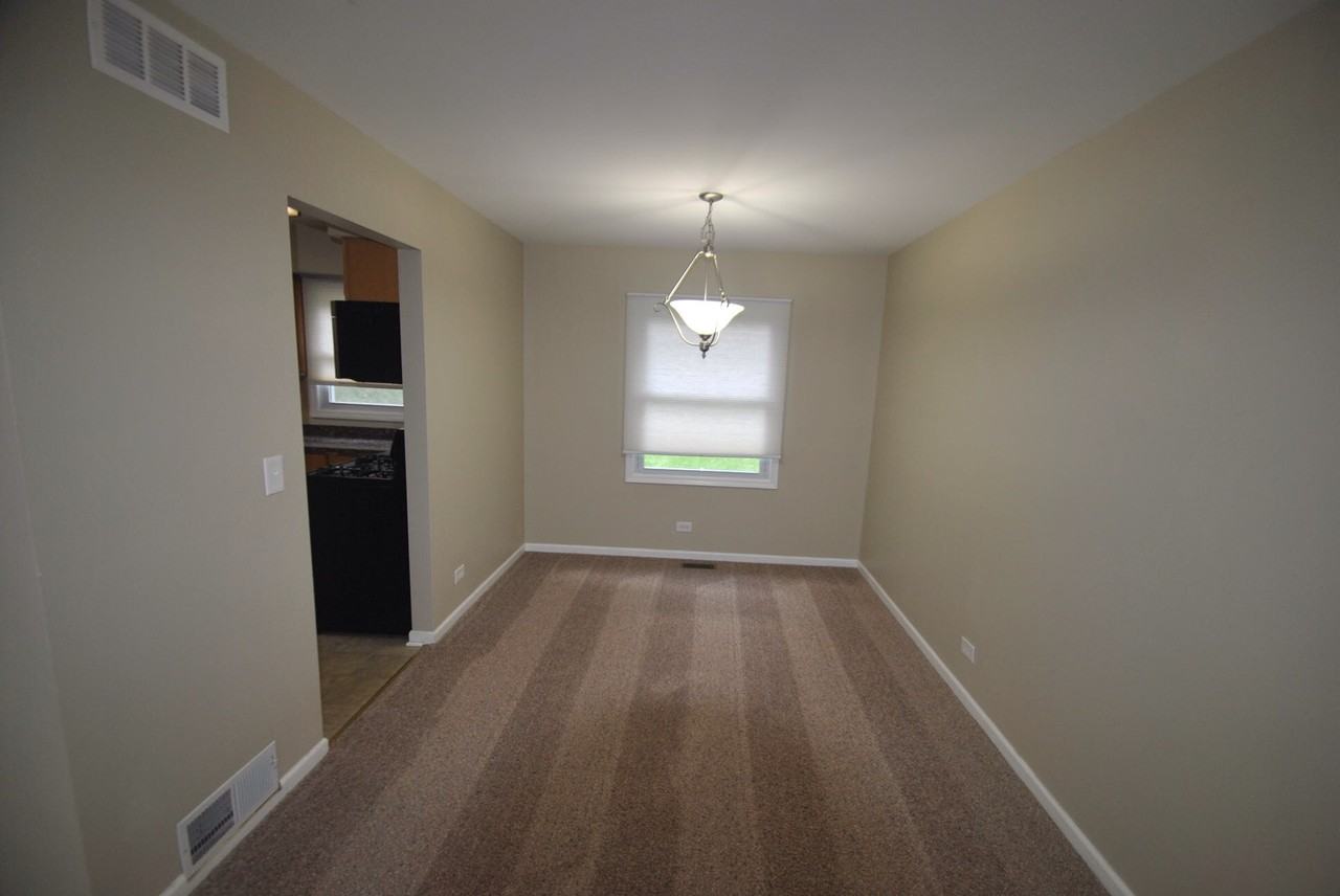 25076 Virginia Ave - Photo 3 of 8