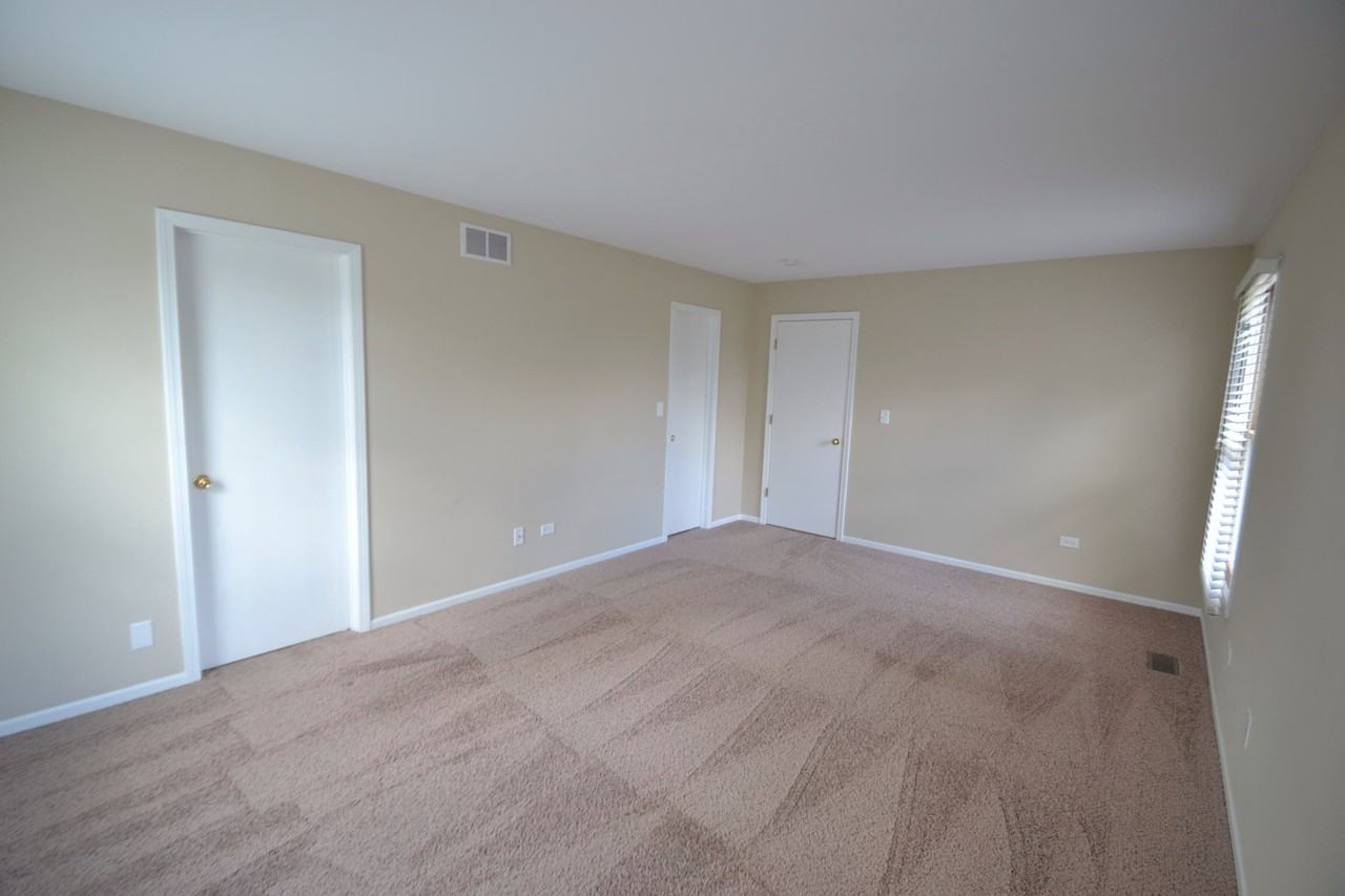 1467 Ashwood Dr - Photo 3 of 6