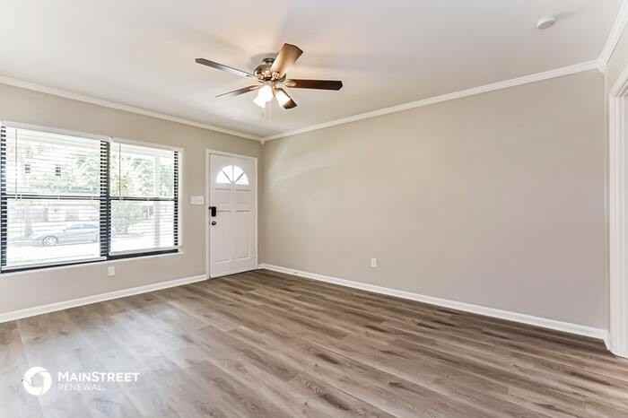 1301 Corbett Ln - Photo 3 of 16