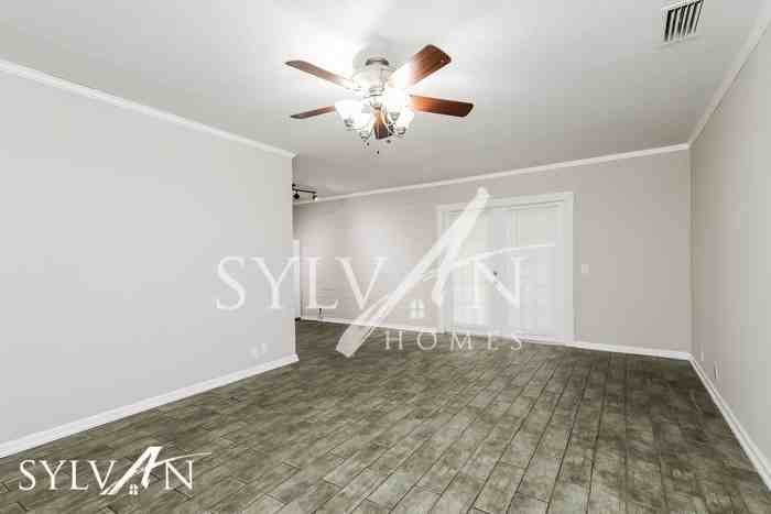 162 Lake Roy Dr - Photo 3 of 15