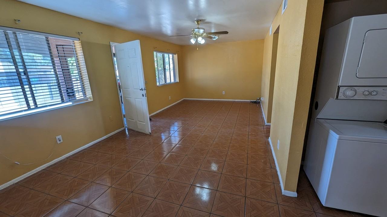 2539 W Vista Ave #A - Photo 3 of 3