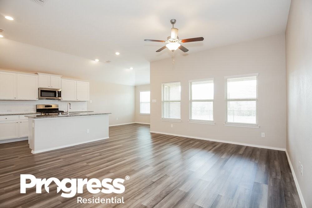 1310 Acmite Ave - Photo 3 of 16