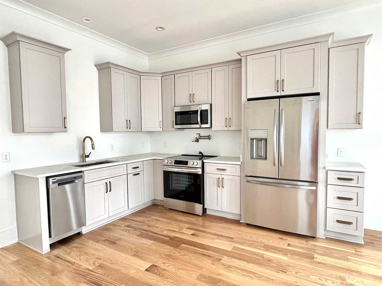 120 East Duffy StreetApt B (Floor 2) #B - Photo 7 of 23