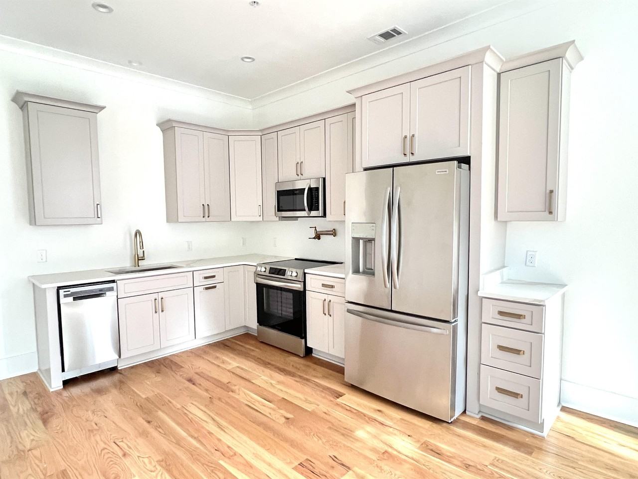 120 East Duffy StreetApt C (Floor 3) #C - Photo 5 of 25