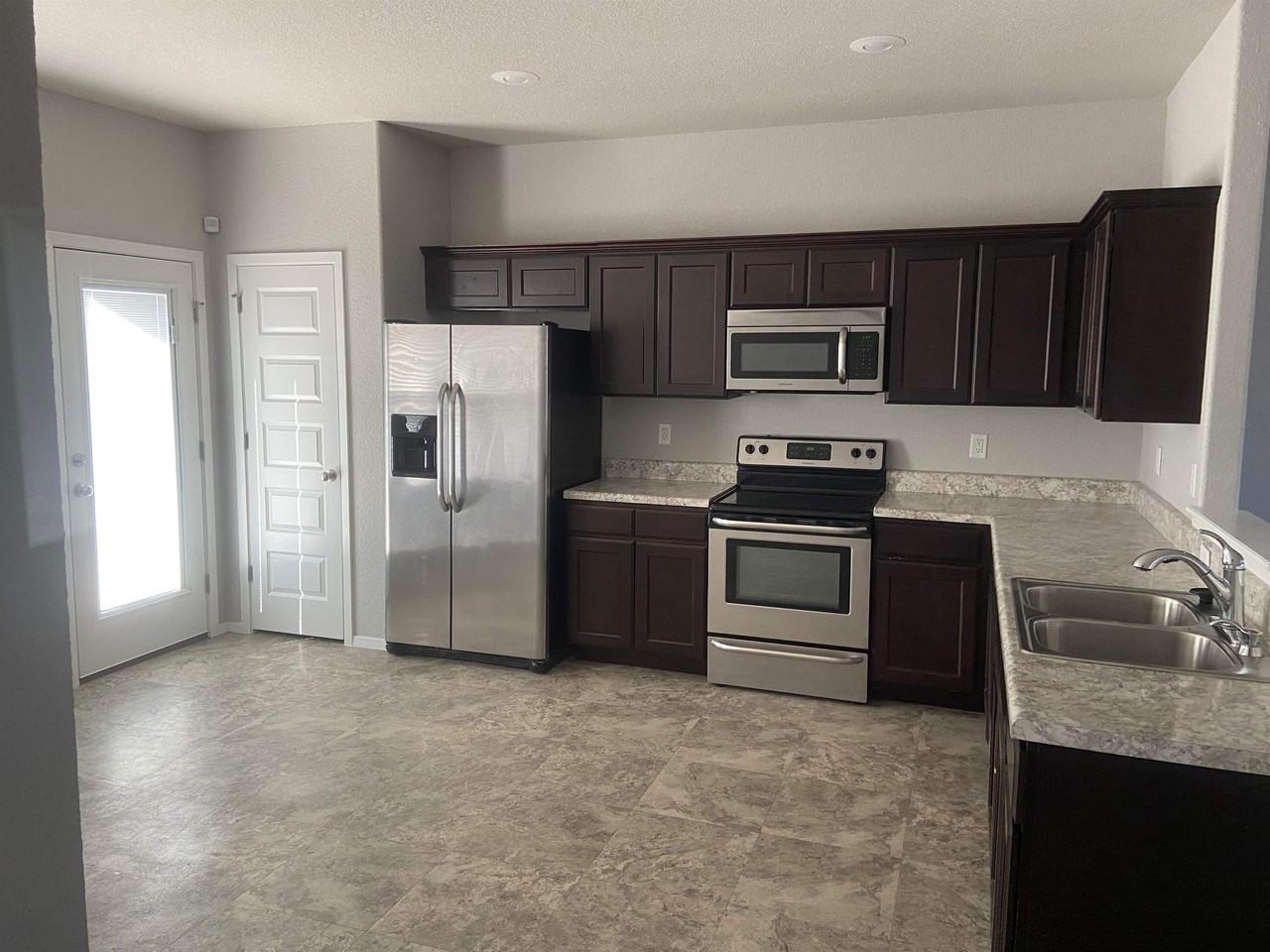 704 Sw Loudon Dr #1 - Photo 2 of 10