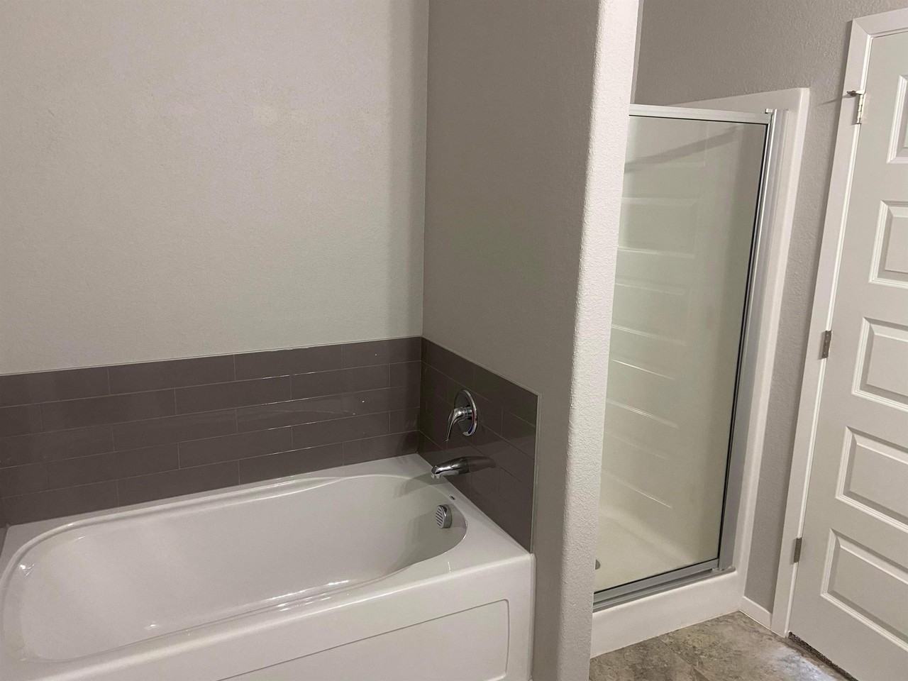 704 Sw Loudon Dr #1 - Photo 5 of 10