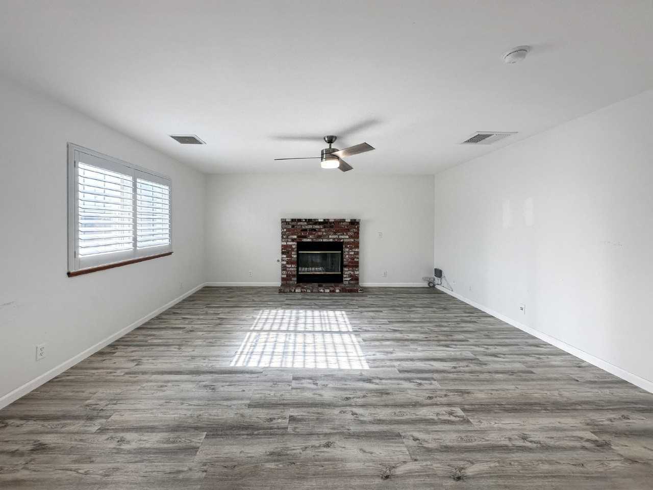 1240 W Mariposa Ave - Photo 2 of 33