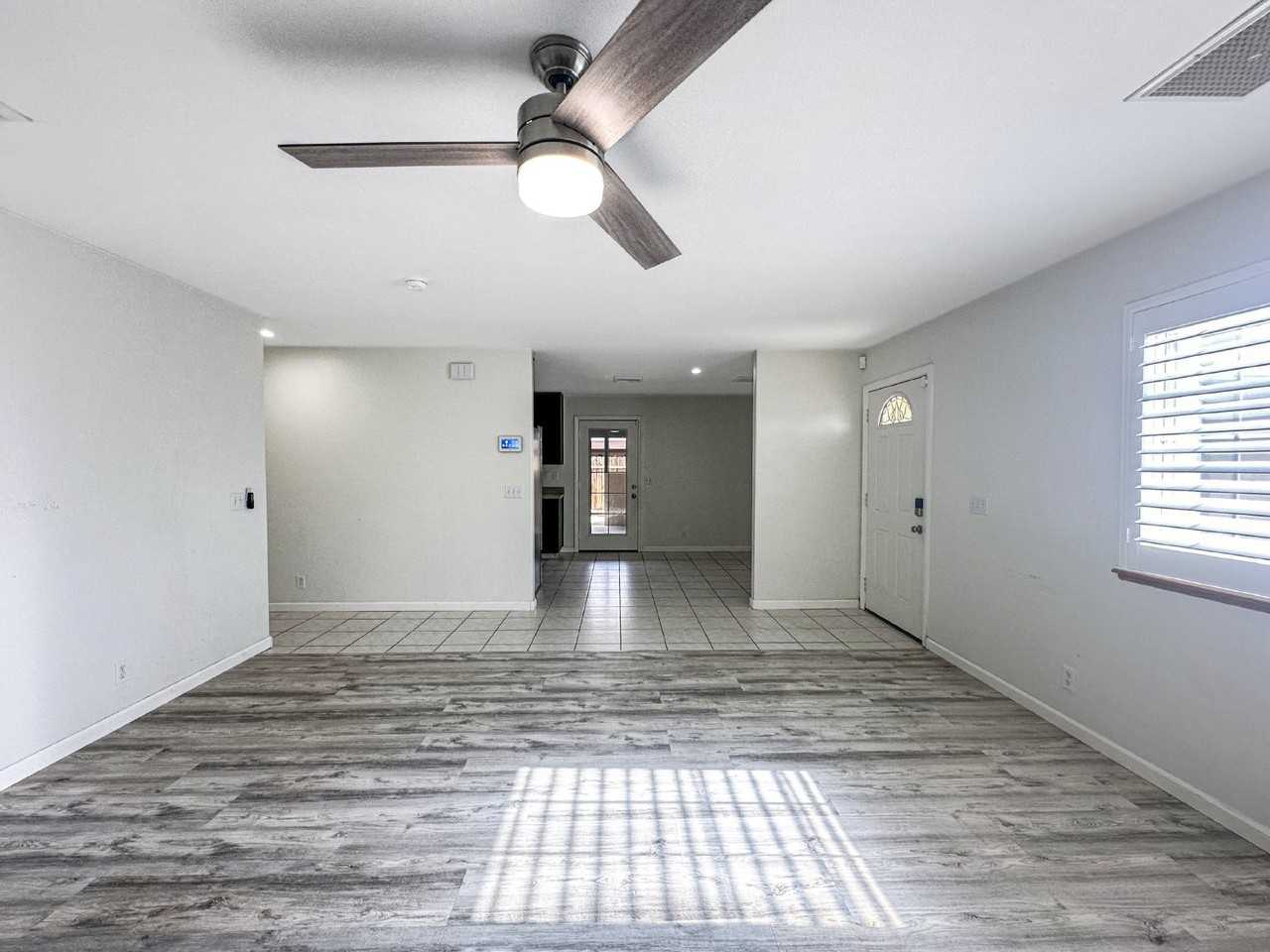 1240 W Mariposa Ave - Photo 5 of 33