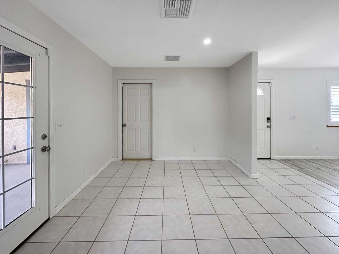 1240 W Mariposa Ave - Photo 7 of 33