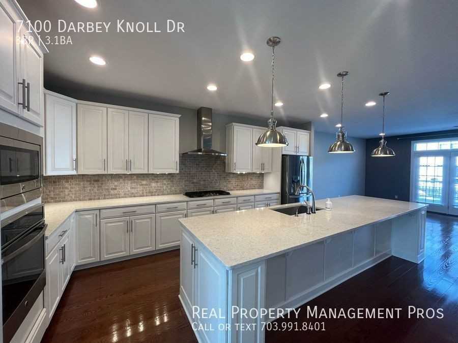 7100 Darbey Knoll Dr - Photo 2 of 34