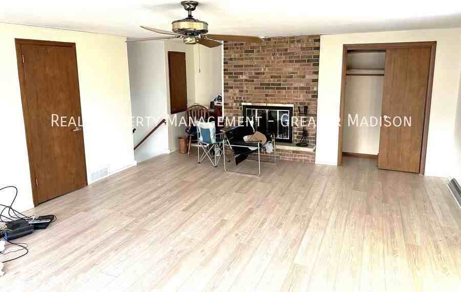 306 N Marietta St - Photo 3 of 26