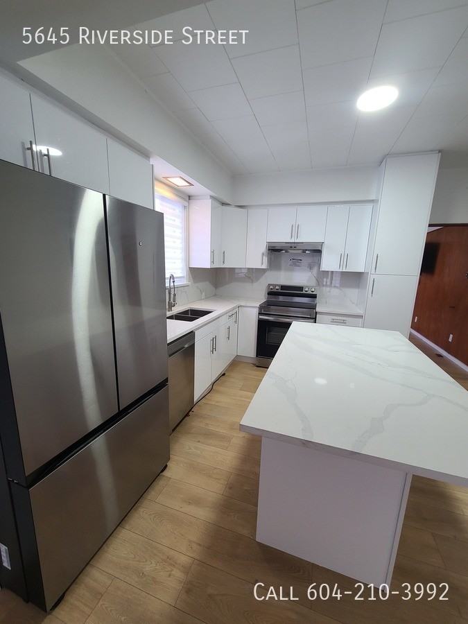 5645 Riverside St - Photo 2 of 14