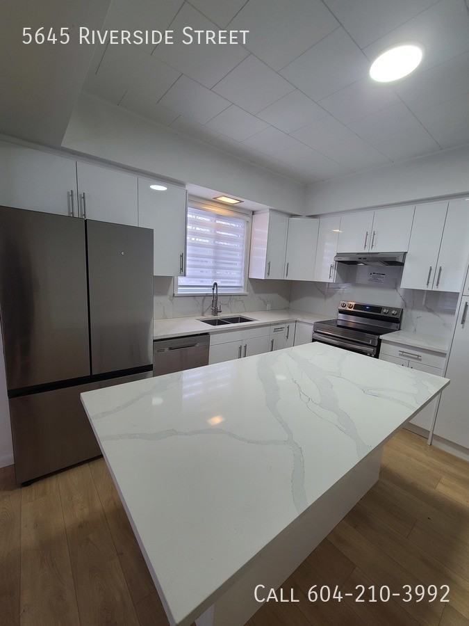 5645 Riverside St - Photo 3 of 14