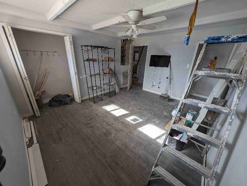 1712 E 15th St - Photo 2 of 11