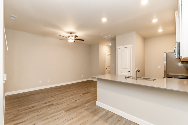 8319 E Gilman Ave - Photo 4 of 31