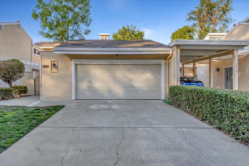 1014 Hyde Ave - Photo 2 of 50