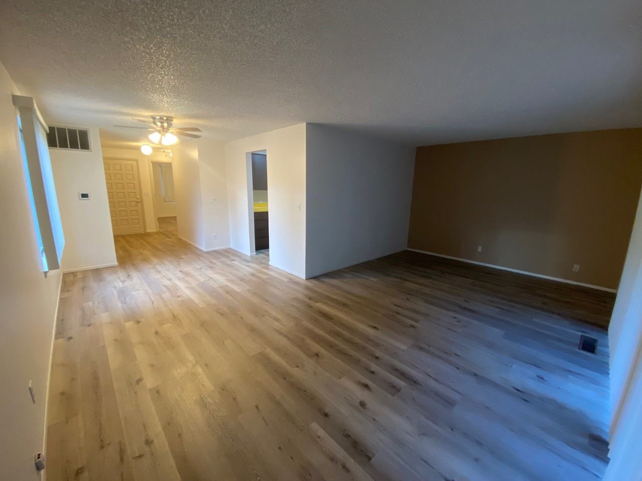 553 14th St Ne #553 - Photo 4 of 22
