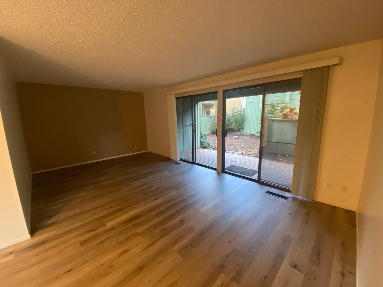 553 14th St Ne #553 - Photo 5 of 22