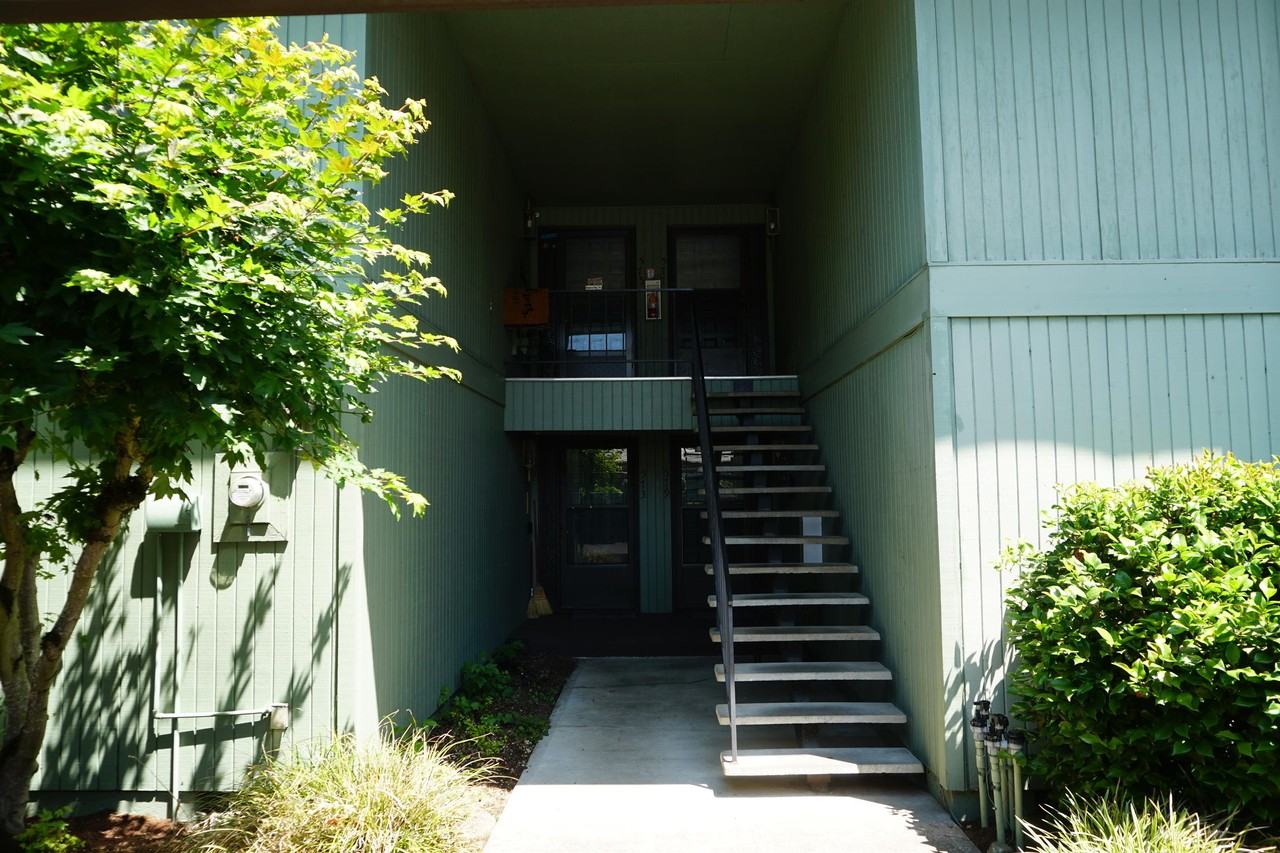 563 14th St Ne #563 - Photo 4 of 9