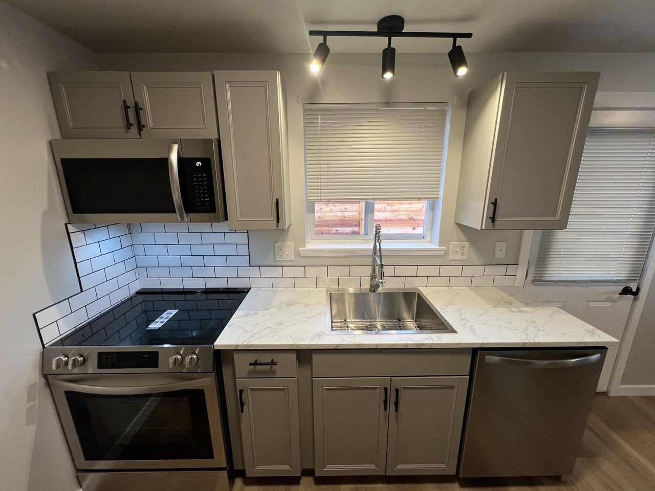1650 Bayview Ave #1652 - Photo 3 of 10