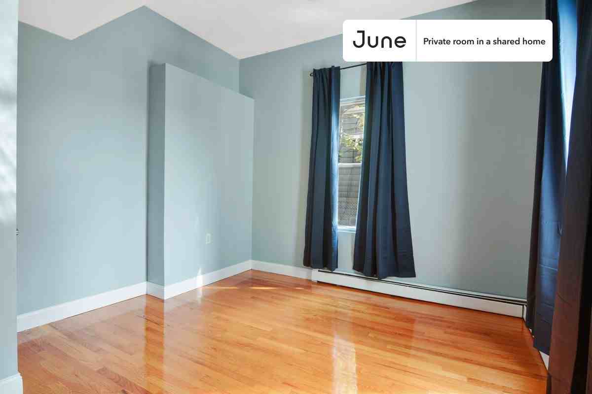21 Highgate St #B - Photo 2 of 18