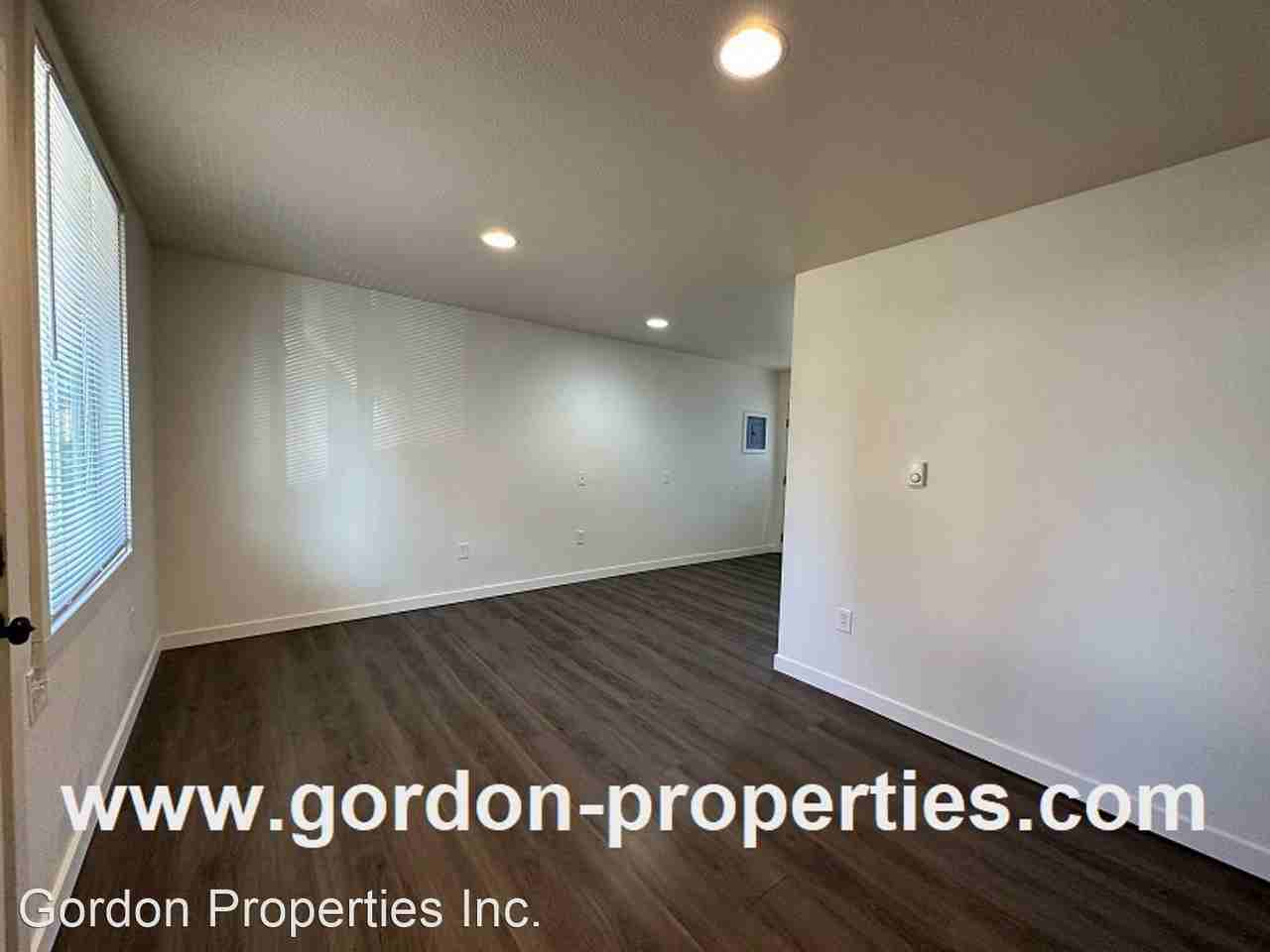 15026-15040 SE Arista Drive - Photo 2 of 25