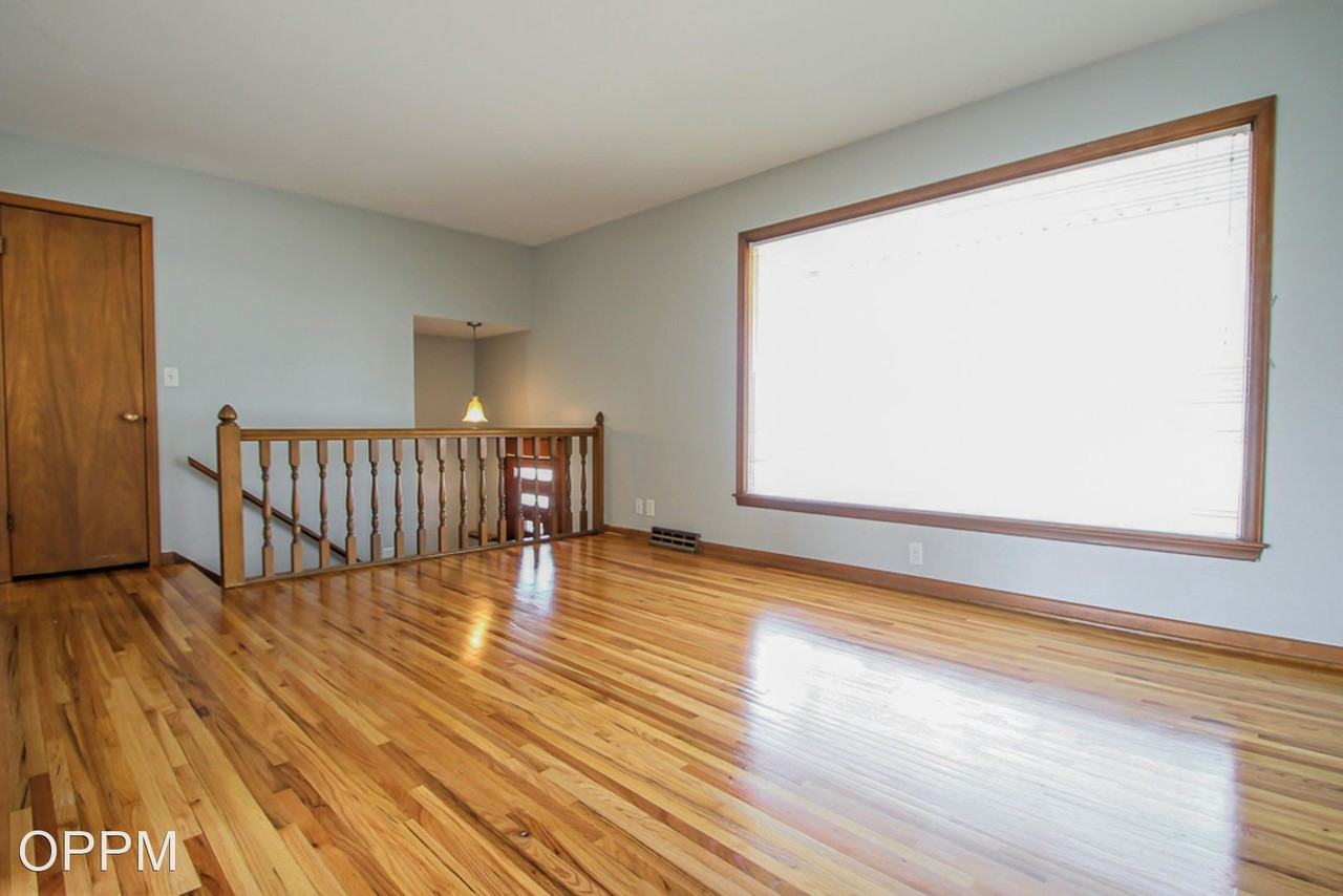 12311 Weir St - Photo 2 of 17