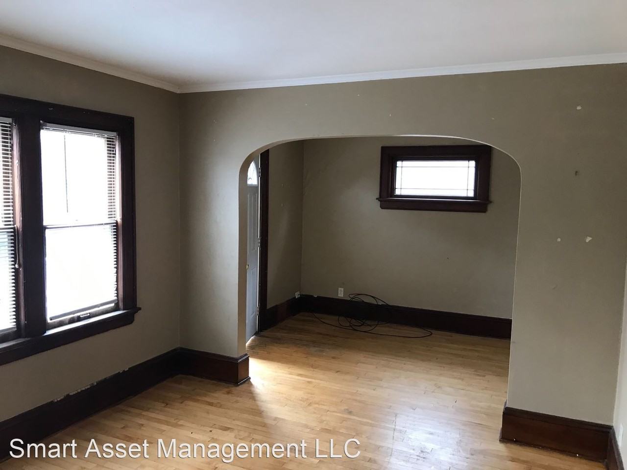 1428 S 79th St - Photo 3 of 4