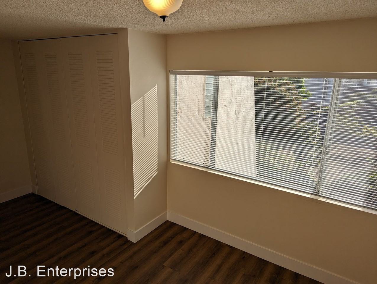 1519 Royal Way - Photo 3 of 8