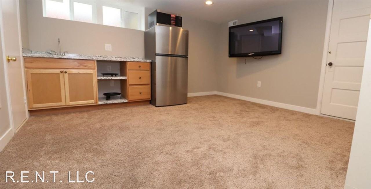 2 Bed/ 1 Bath Mother in Law in Awesome neighborhood! - Photo 2 of 7