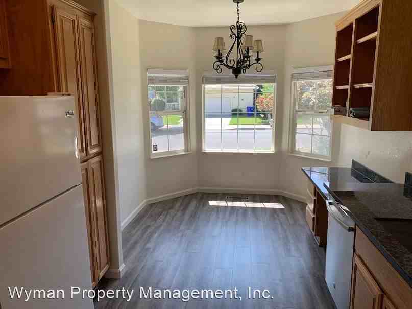 2072 Devonshire Dr - Photo 3 of 12