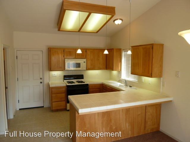 1321 N Greenfield St - Photo 3 of 7