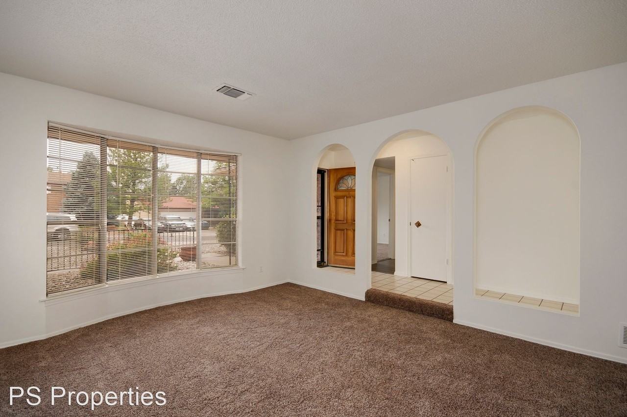 11213 Nassau Dr Ne - Photo 3 of 24