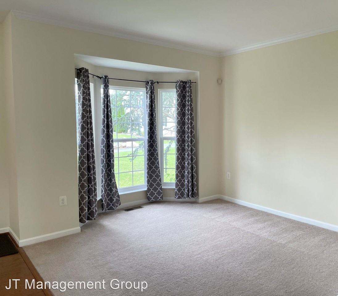 34 Winchester Ct - Photo 3 of 50