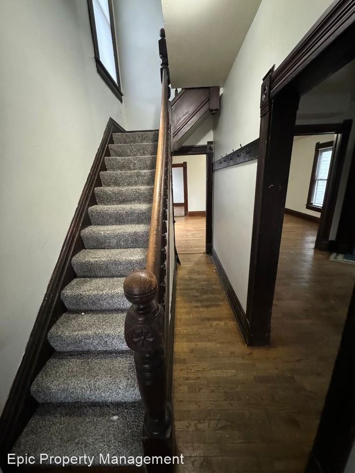 124 Sw Fillmore St - Photo 2 of 17