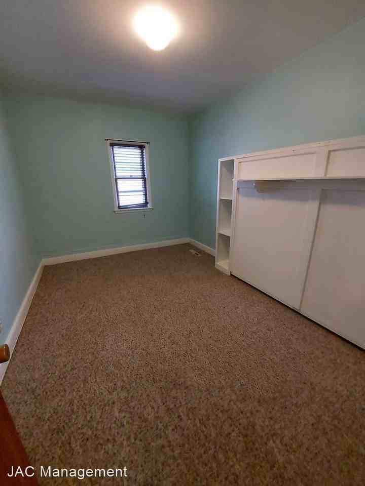 914 N Durkee St Lowr - Photo 2 of 14