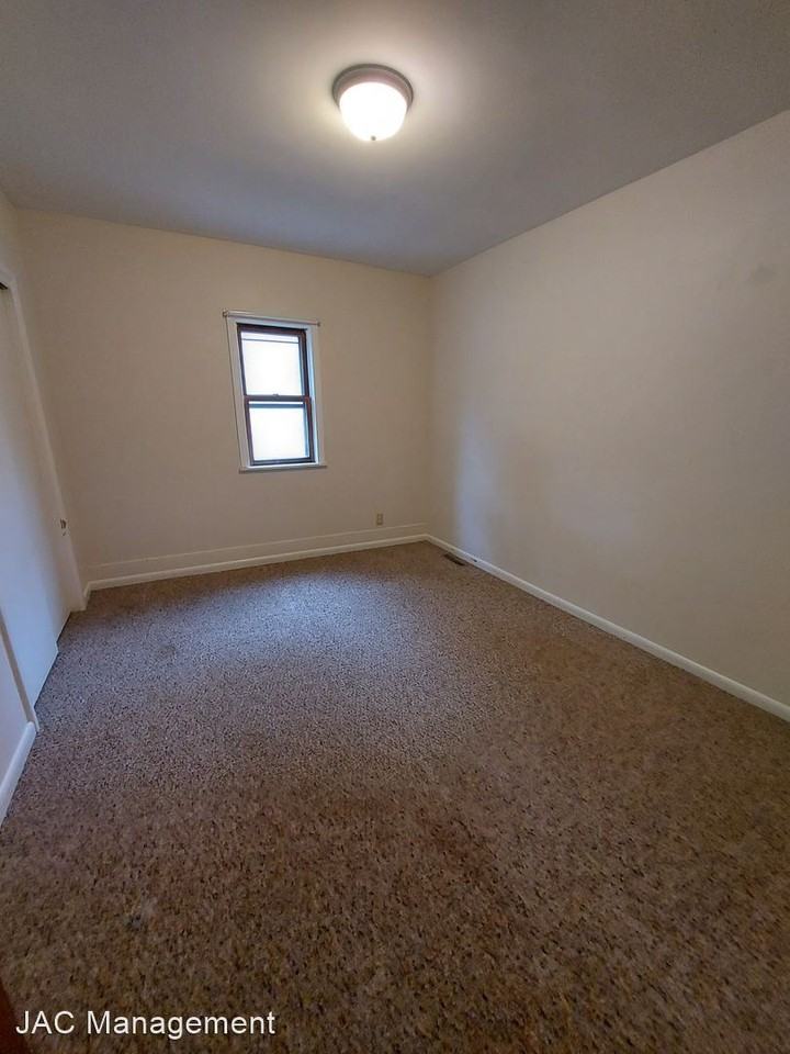 914 N Durkee St Lowr - Photo 3 of 14