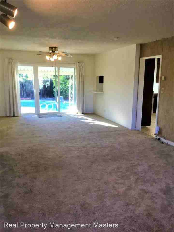 19139 Vaughn Ave - Photo 3 of 8