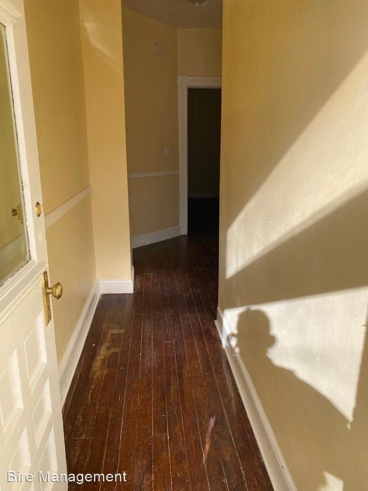 1942 W Fayette St - Photo 2 of 14