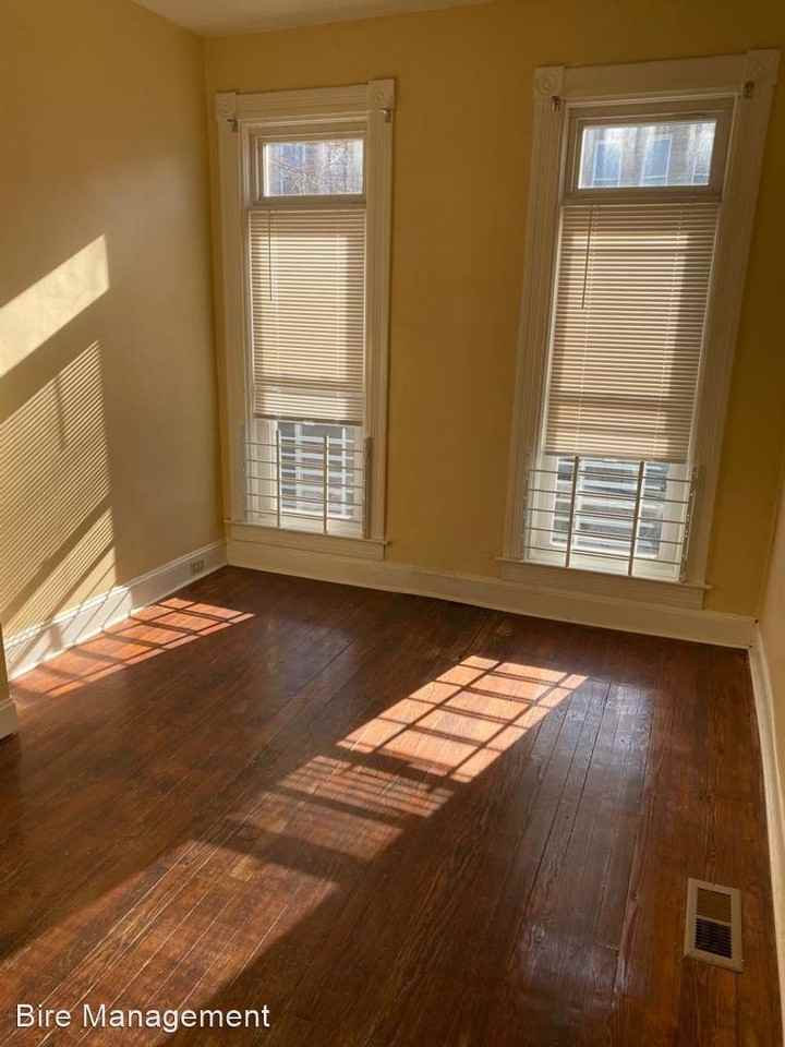 1942 W Fayette St - Photo 3 of 14