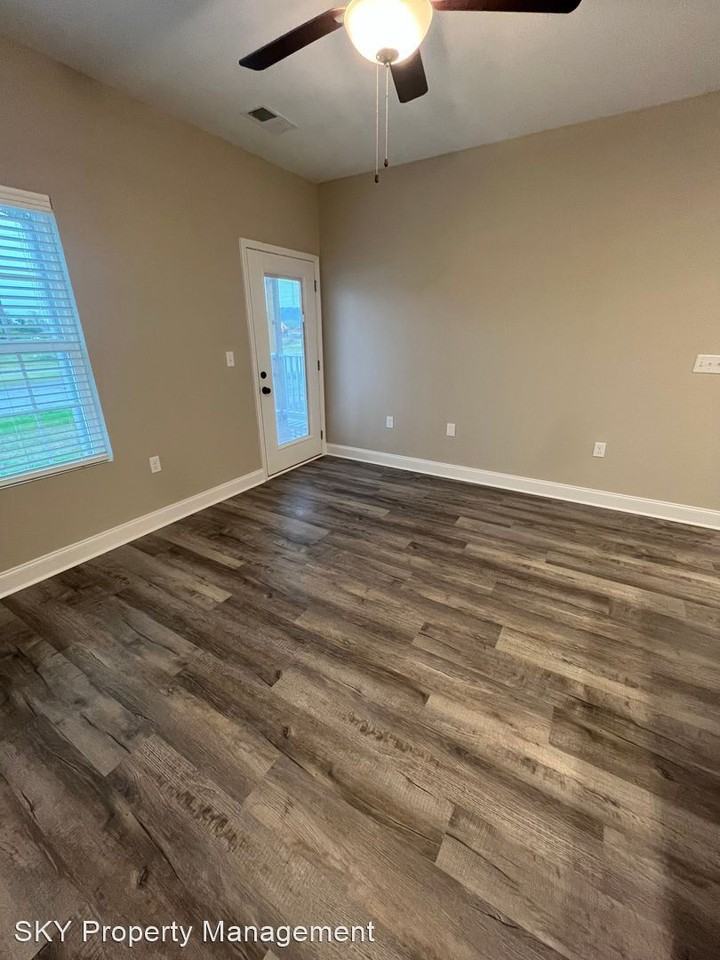 Hillview Commons - Photo 2 of 10