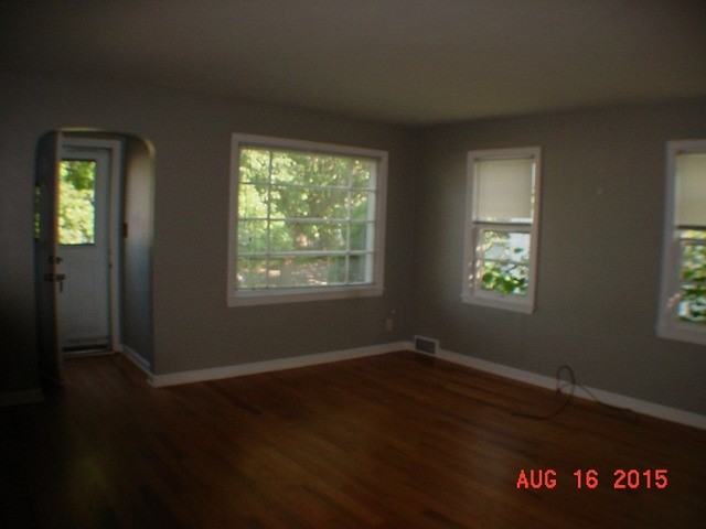 5302 35th St - Photo 2 of 7