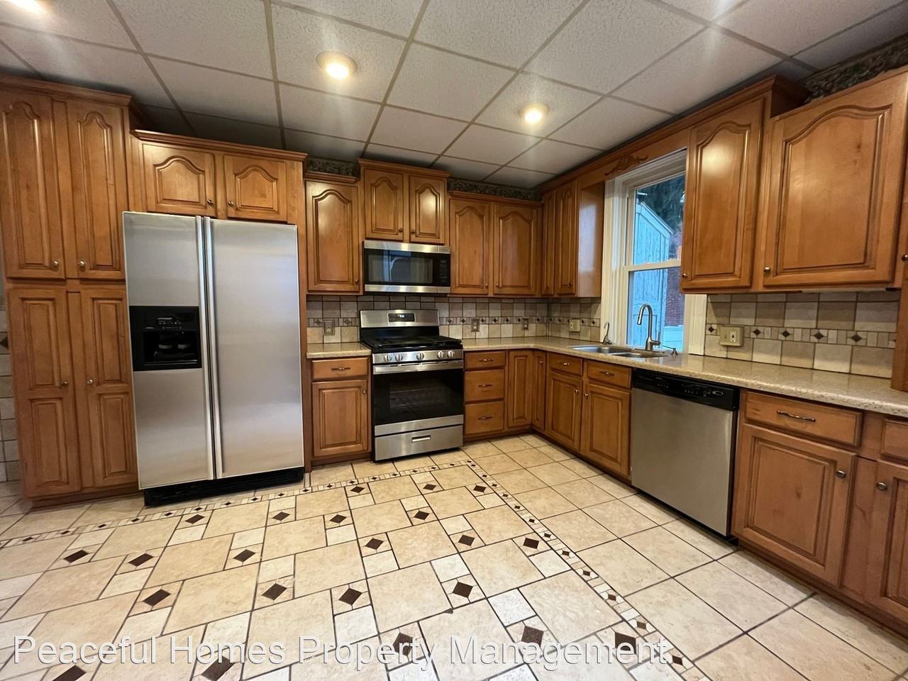 725 N Plum St, Lancaster, PA 17602 4 Bedroom House for 1,595/month