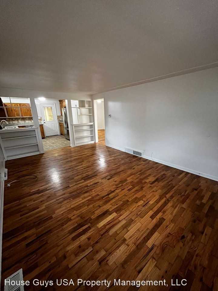 8120 Lowell Ave - Photo 2 of 5