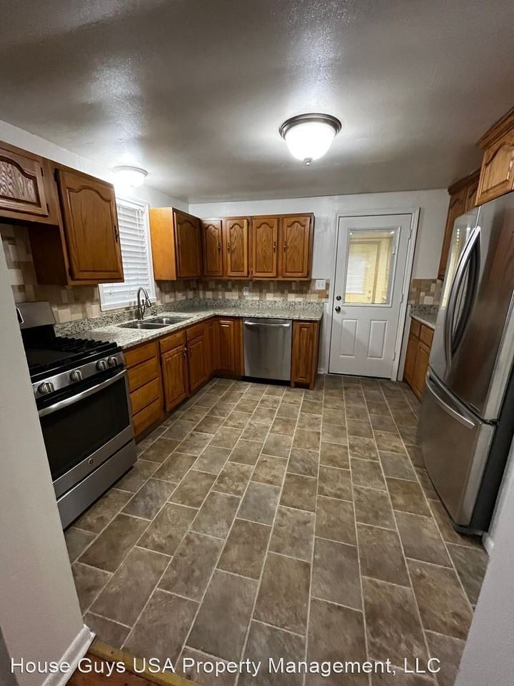 8120 Lowell Ave - Photo 3 of 5