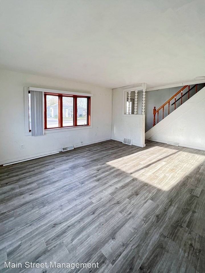 244 N Washington St - Photo 3 of 18