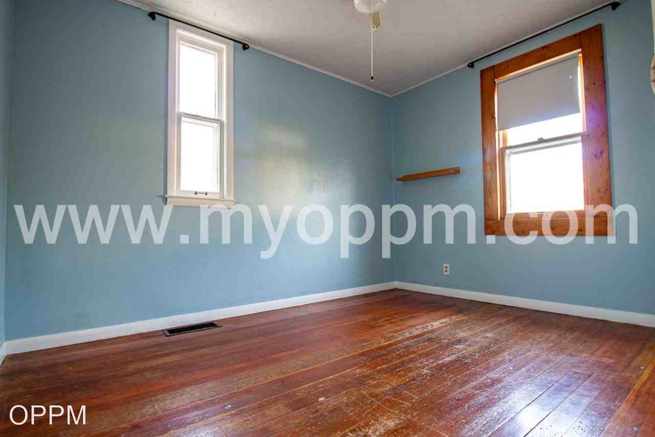 819 S 49th Ave - Photo 3 of 6