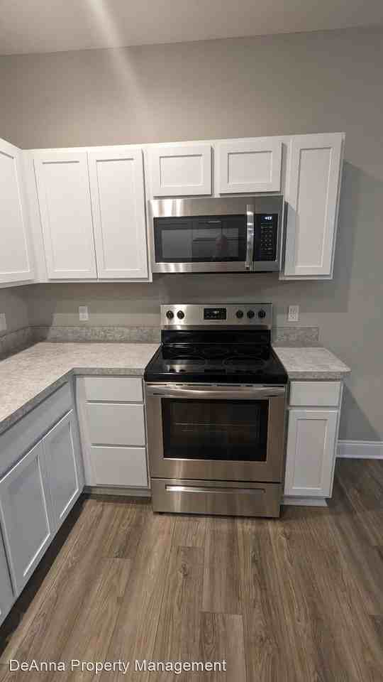 638 Treadway Blvd - Photo 3 of 16